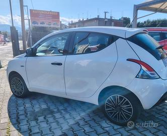 Lancia Ypsilon 1.0 FireFly 5 porte S&S Hybrid Ecoc