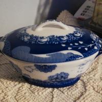 Zuppiera fine porcellana. Miniatura da collezione 