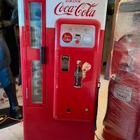 Cavalier distributore bottiglie coca cola