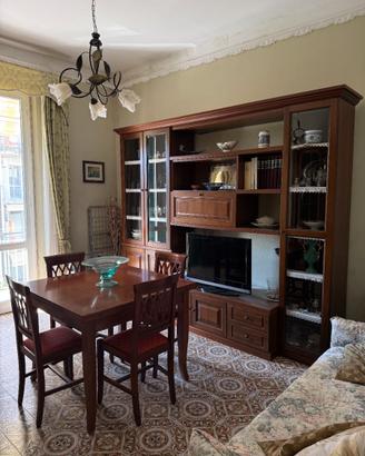Soggiorno completo in legno + lampadario + TV