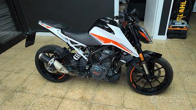 KTM DUKE 390