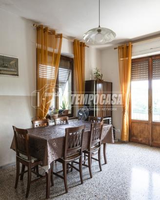 Ampio appartamento con soffitta