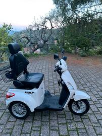 scooter elettrico, senza patente tre ruote