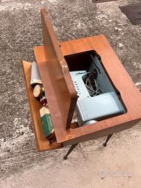 Mobile con macchina da cucire Singer integrata