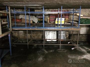 Tavoli da lavoro in ferro