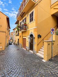 5 LOCALI A MARINO
