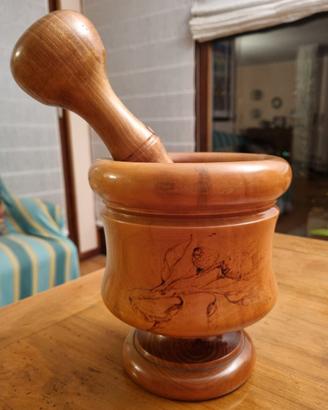 Mortaio artigianale in legno con pestello