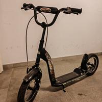 Monopattino con ruote grandi 