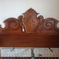 Letto king size e comodini 