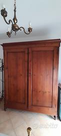 Armadio in legno antico