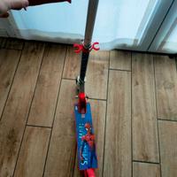 Monopattino spiderman bambino consegna a mano