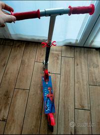 Monopattino spiderman bambino consegna a mano