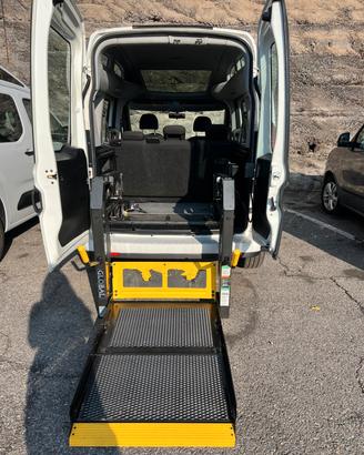 Fiat Doblo TRASPORTO DISABILI tetto alto