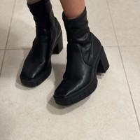 Stivaletti neri Stradivari tacco  suola carrarmato