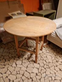 tavolo grezzo in legno grezzo 