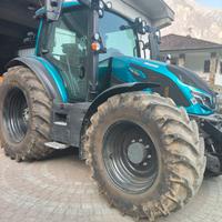 Trattore Valtra