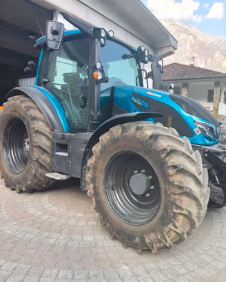 Trattore Valtra