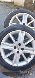 Cerchi da 17 Renault con due gomme 