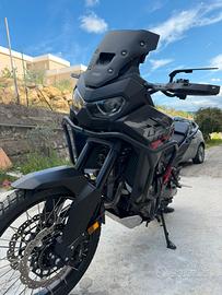 Africa Twin 1.1 2025 NERA TELAIO ROSSA 1400km