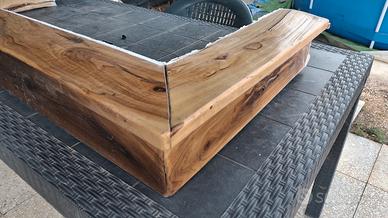 rivestimento in legno di ulivo per caminetto 