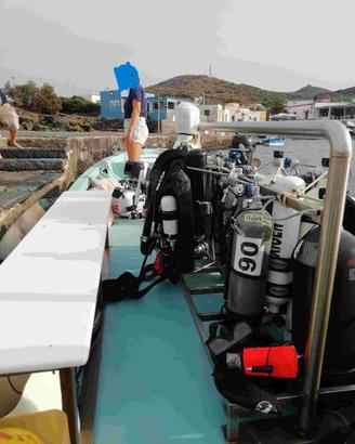 rastrelliera per bombole subacquee