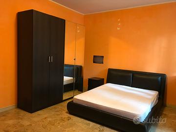 Camera in appartamento ristrutturato