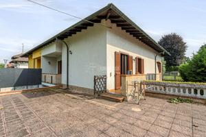 FERNO - VILLA BIFAMIGLIARE