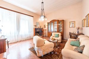 Abitazione indipendente con ampi spazi e giardino