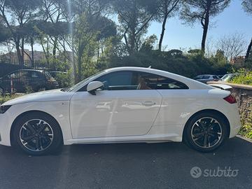 Audi TT Coupe 40 2.0 tfsi s-tronic