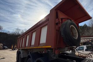 Semirimorchio ribaltabile