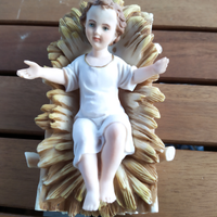 Bambinello con greppia