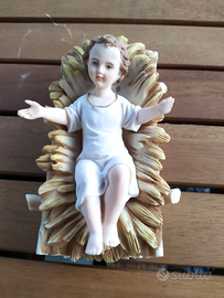 Bambinello con greppia