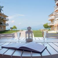 LA REGGIA bilocale fronte lago capodanno