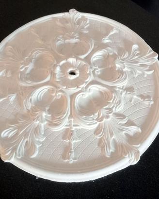 Rosone in gesso per soffitto.