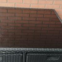 tavolo nero rattan e vetro temperato 