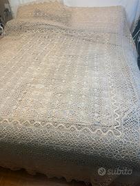 Copriletto fatto a mano antico