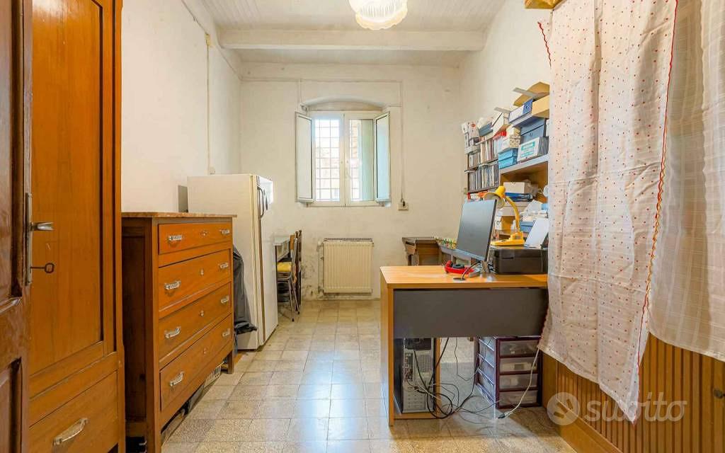 Rustico / Casale di 436 m² con più di 5 locali e b - Altro