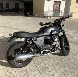 Moto Guzzi V7 Stone - 2014 - 13.808 km