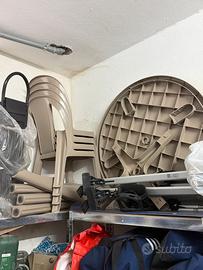 Tavolo da giardino in plastica e 4 sedie