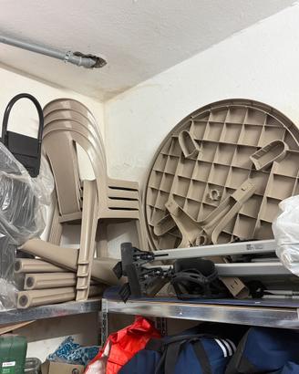 Tavolo da giardino in plastica e 4 sedie
