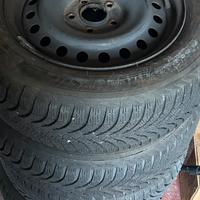 4 cerchi 16 Nissan e gomme invernali