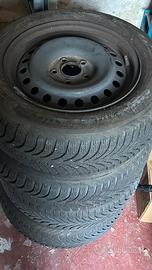 4 cerchi 16 Nissan e gomme invernali