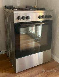 Cucina a gas con forno elettrico