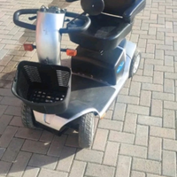 Scooter e carrozzina elettrica per anziani