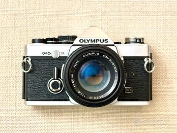 Olympus OM2n con 50mm 1:1.8