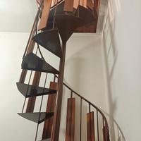 200 €, scala in ferro a chiocciola da interno 200€