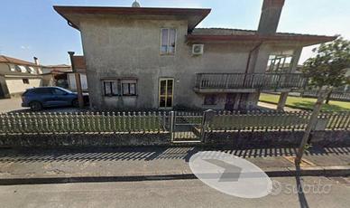 Immobile in asta di 281 m² con 4 locali e box auto