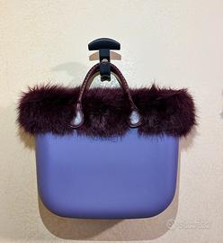 Borsa O bag con bordo in ecopelliccia e manici