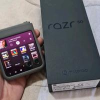 smartphone Motorola razr 50 schermo da sostituire 