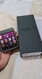 smartphone Motorola razr 50 schermo da sostituire 